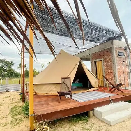 Rembulan Escape - Beachfront Bell Tent Kampung Penarik Exterior photo