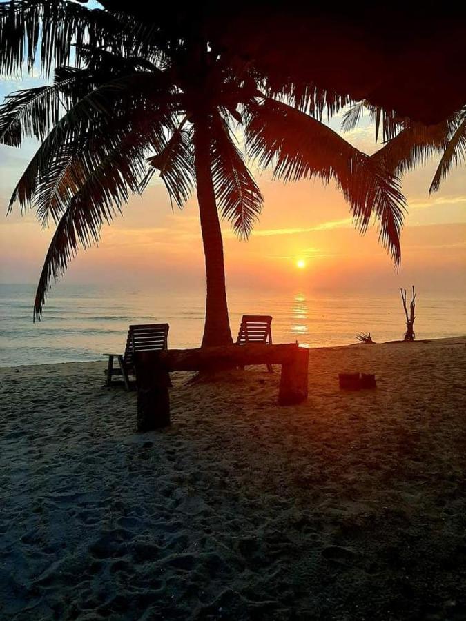 Rembulan Escape - Beachfront Bell Tent Luxury tent